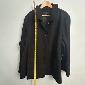 Connection by gallery, woman coat